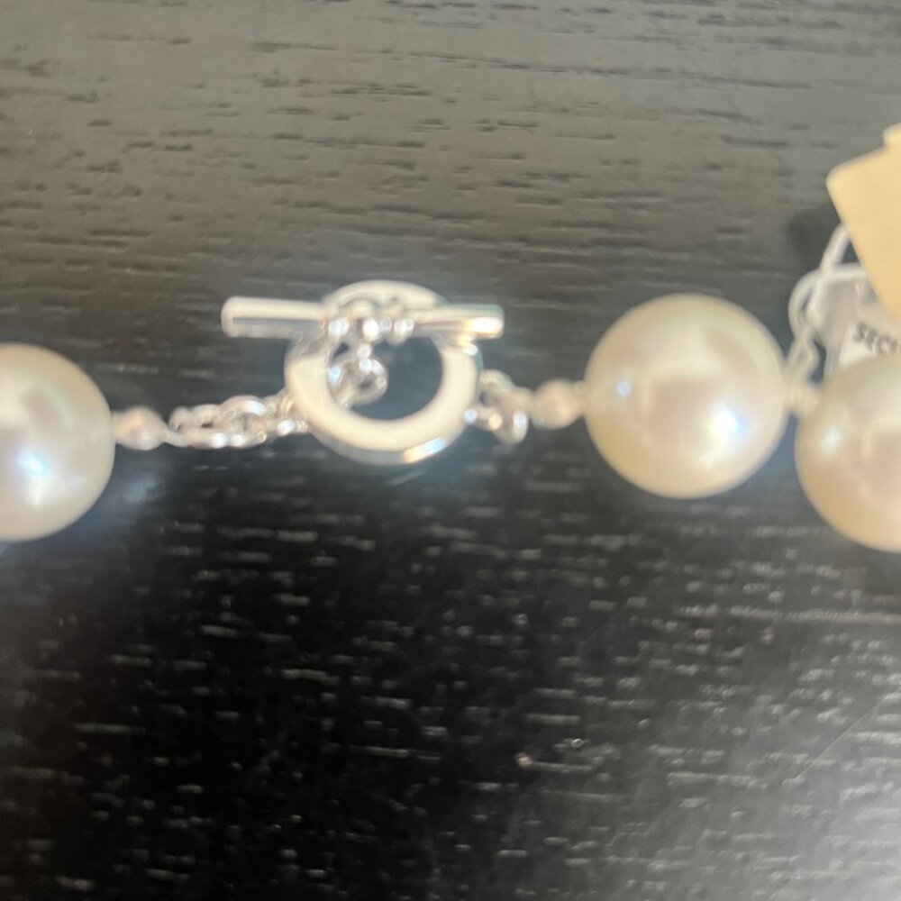 Lauren Ralph Lauren NWT Glass Pearl 12mm Toggle Closure Necklace - Picture 3 of 4